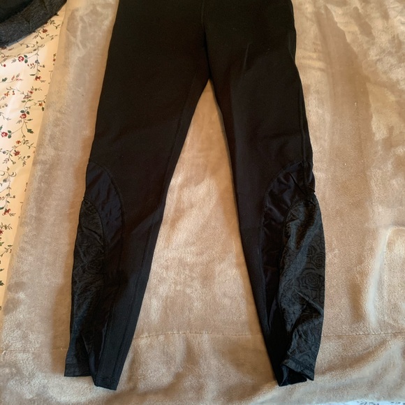 Fabletics leggings with lace design at bottom! - Picture 3 of 3